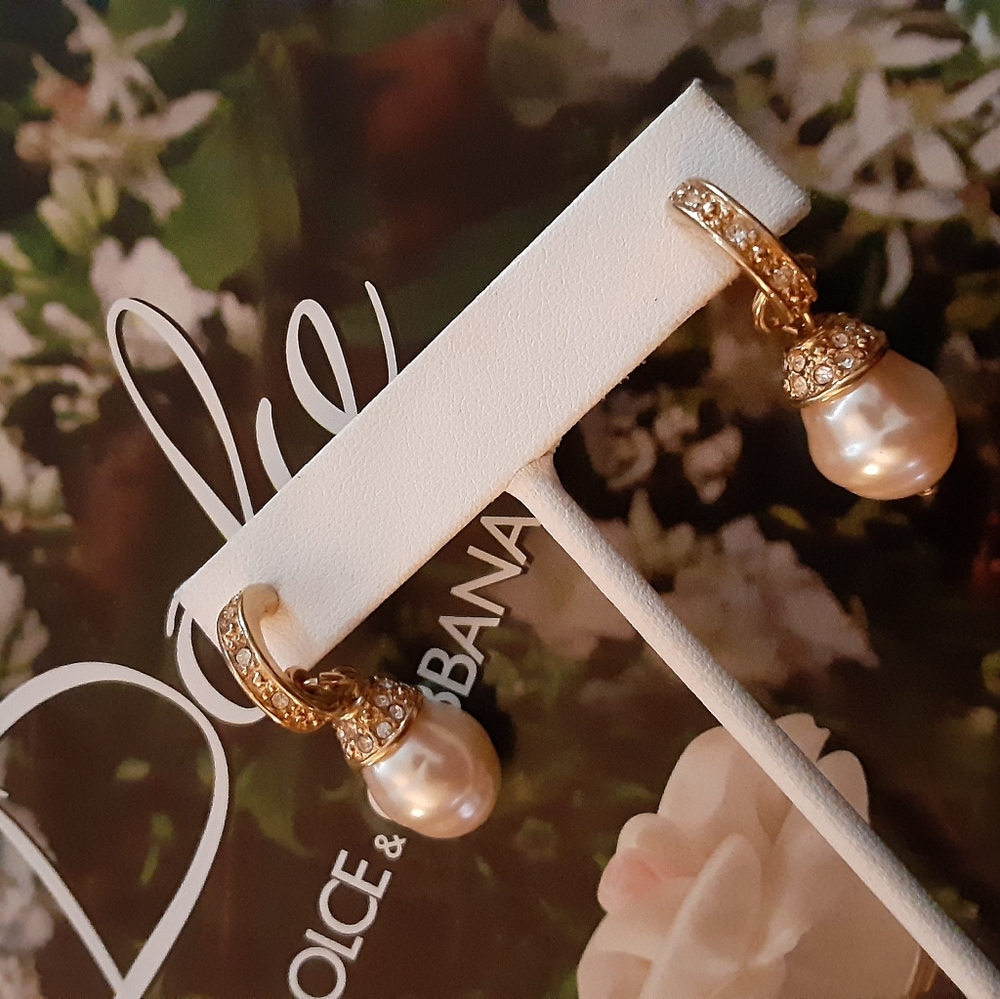 VINTAGE SIGNED RICHELIEU GOLD TONE/PEARL/RHINESTONES TEARDROP EARRINGS